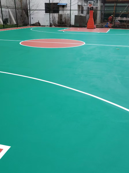 咸阳 球场长期使用易出现地面开裂